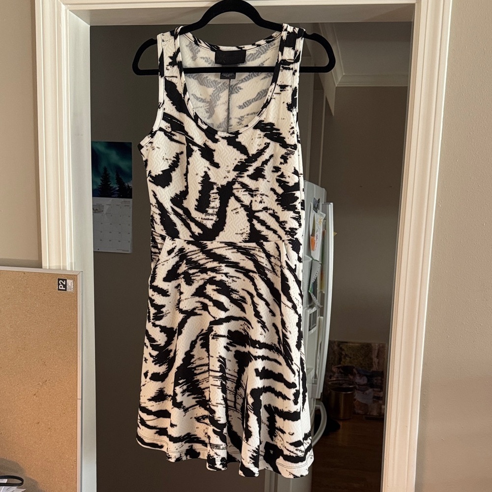 Kardashian Kollection Black and White Abstract Print Midi Dress size Large